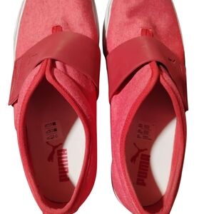 Puma Men's Red Roma  Sneakers